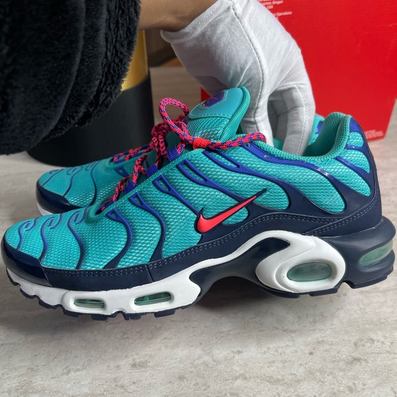 SOLD!SOLD!SOLD! NIKE AIR MAX PLUS HYPER JADE/FLASH CRIMSON-OBSIDIAN SHOES - Picture 4 of 10